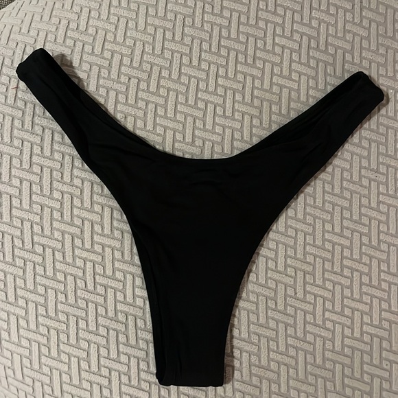 Everie Swim Bikini Bottoms - Picture 5 of 7